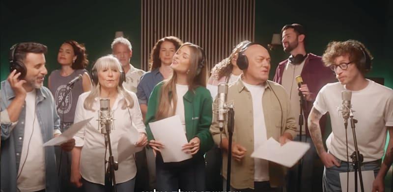 אנה זק ואילנית בקמפיין בנק דיסקונט / צילום: צילום מסך אנה זק ואילנית בקמפיין בנק דיסקונט / צילום: צילום מסך