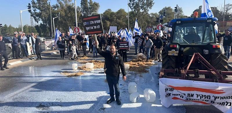 הפגנות הרפתנים / צילום: מטה מאבק החקלאים והרפתנים הפגנות הרפתנים / צילום: מטה מאבק החקלאים והרפתנים