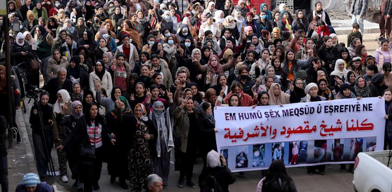 כורדים סורים מפגינים נגד המשטר בחסכה, השבוע / צילום: Reuters, Orhan Qereman כורדים סורים מפגינים נגד המשטר בחסכה, השבוע / צילום: Reuters, Orhan Qereman
