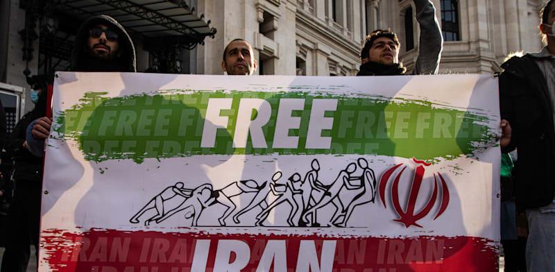 הפגנת תמיכה במחאה האיראנית במדריד / צילום: Reuters הפגנת תמיכה במחאה האיראנית במדריד / צילום: Reuters