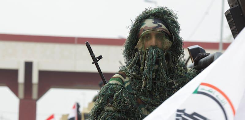 חייל חשד א–שעבי באירוע לציון הניצחון על דאע''ש בבגדד / צילום: Reuters, Ahmed Saad חייל חשד א–שעבי באירוע לציון הניצחון על דאע''ש בבגדד / צילום: Reuters, Ahmed Saad