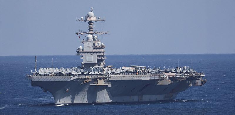 נושאת המטוסים האמריקאית פורד בדרכה לחופי ישראל / צילום: Reuters, Stelios Misinas נושאת המטוסים האמריקאית פורד בדרכה לחופי ישראל / צילום: Reuters, Stelios Misinas