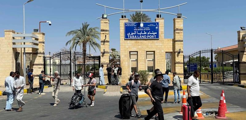 מעבר הגבול בטאבה / צילום: ap, STR מעבר הגבול בטאבה / צילום: ap, STR