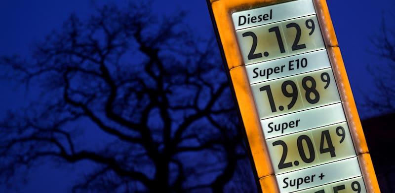 מחירי הדלק בגרמניה מאמירים / צילום: Reuters, Fabian Bimmer מחירי הדלק בגרמניה מאמירים / צילום: Reuters, Fabian Bimmer